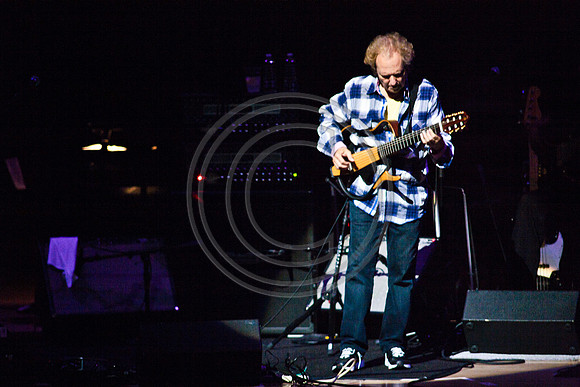 5021_DG_JAZZ_ROOTS_GUITAR VIRUOSOS_Concert_Adrienne_Arsh_Center_ZV4N0199
