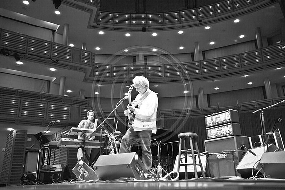 5021_DG_JAZZ_ROOTS_GUITAR VIRUOSOS_Concert_Adrienne_Arsh_Center_MG_7808