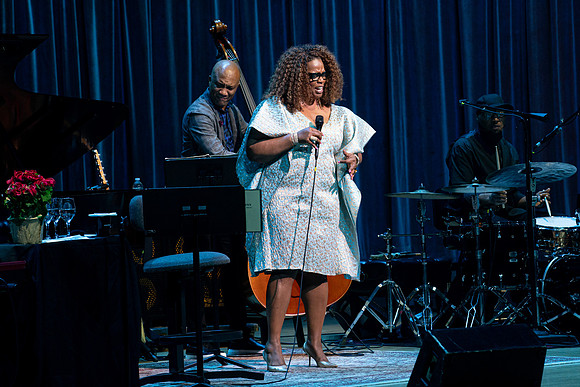 20211217_Dianne_Reeves_DSC7288