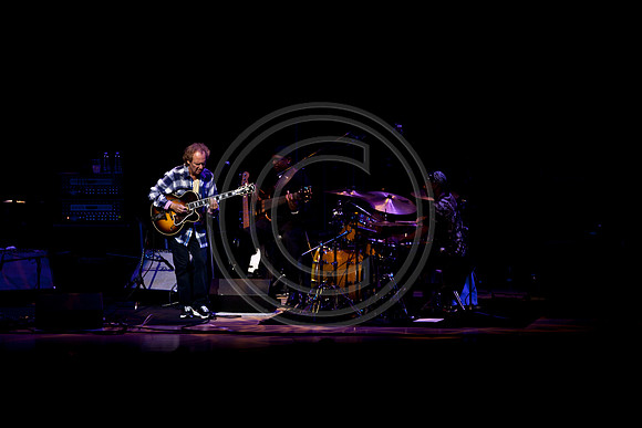 5021_DG_JAZZ_ROOTS_GUITAR VIRUOSOS_Concert_Adrienne_Arsh_Center_VA0M6825