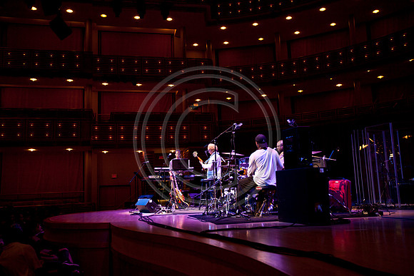 5021_DG_JAZZ_ROOTS_GUITAR VIRUOSOS_Concert_Adrienne_Arsh_Center__MG_7799