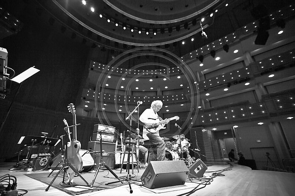 5021_DG_JAZZ_ROOTS_GUITAR VIRUOSOS_Concert_Adrienne_Arsh_Center_MG_7877