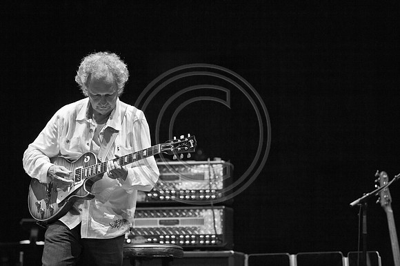 5021_DG_JAZZ_ROOTS_GUITAR VIRUOSOS_Concert_Adrienne_Arsh_CenterZV4N9959