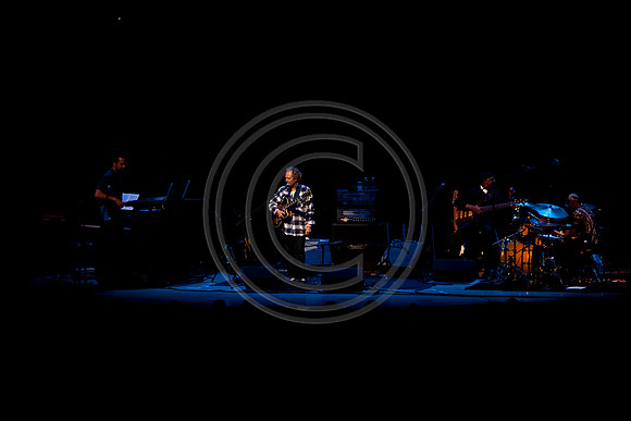 5021_DG_JAZZ_ROOTS_GUITAR VIRUOSOS_Concert_Adrienne_Arsh_CenterVA0M6776