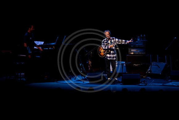 5021_DG_JAZZ_ROOTS_GUITAR VIRUOSOS_Concert_Adrienne_Arsh_Center_VA0M6787