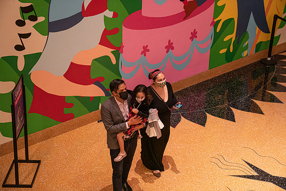 20211217_Mural Adrienne Arsht Christmas Dianne_Reeves Councert_DSC5911