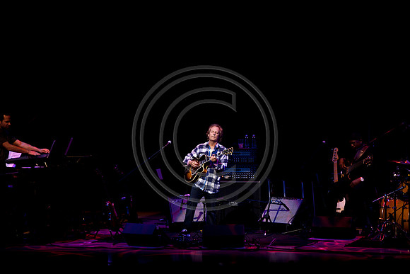 5021_DG_JAZZ_ROOTS_GUITAR VIRUOSOS_Concert_Adrienne_Arsh_CenterVA0M6859