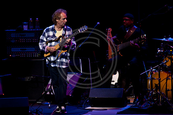5021_DG_JAZZ_ROOTS_GUITAR VIRUOSOS_Concert_Adrienne_Arsh_CenterZV4N0227