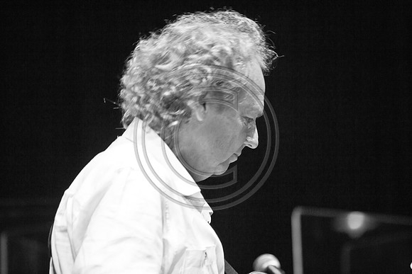5021_DG_JAZZ_ROOTS_GUITAR VIRUOSOS_Concert_Adrienne_Arsh_Center_VA0M6519