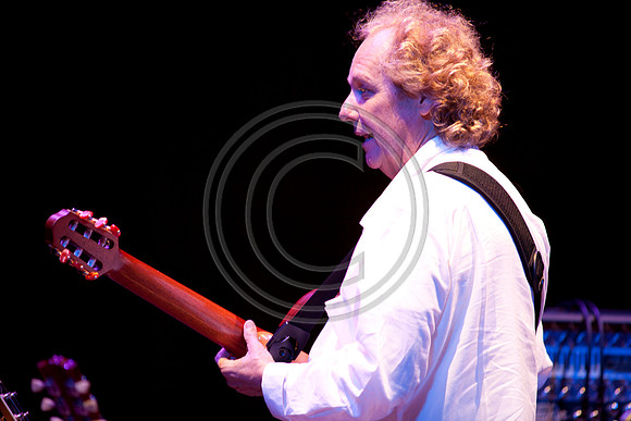 5021_DG_JAZZ_ROOTS_GUITAR VIRUOSOS_Concert_Adrienne_Arsh_Center_ZV4N0113