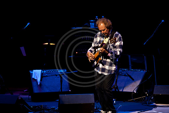 5021_DG_JAZZ_ROOTS_GUITAR VIRUOSOS_Concert_Adrienne_Arsh_Center_ZV4N0214