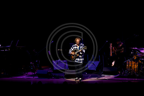 5021_DG_JAZZ_ROOTS_GUITAR VIRUOSOS_Concert_Adrienne_Arsh_CenterVA0M6873