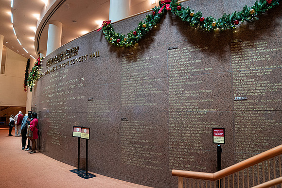 20211217_Mural Adrienne Arsht Christmas Dianne_Reeves Councert_DSC5871
