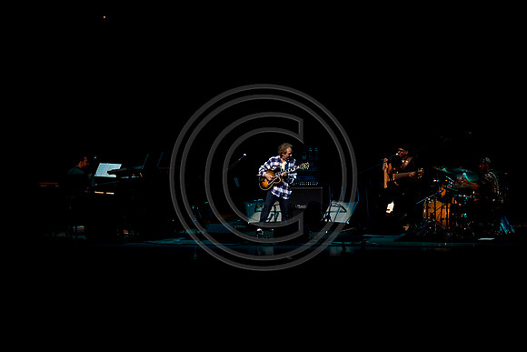 5021_DG_JAZZ_ROOTS_GUITAR VIRUOSOS_Concert_Adrienne_Arsh_CenterVA0M6961
