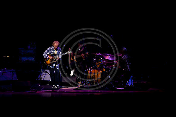 5021_DG_JAZZ_ROOTS_GUITAR VIRUOSOS_Concert_Adrienne_Arsh_CenterVA0M6826