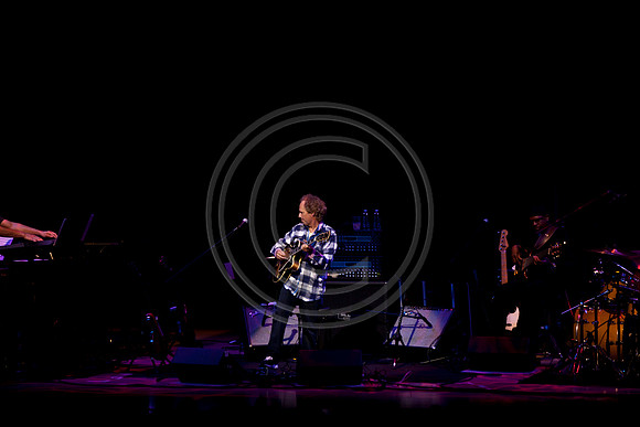 5021_DG_JAZZ_ROOTS_GUITAR VIRUOSOS_Concert_Adrienne_Arsh_CenterVA0M6861