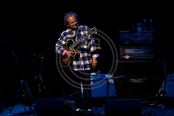 5021_DG_JAZZ_ROOTS_GUITAR VIRUOSOS_Concert_Adrienne_Arsh_Center_ZV4N0297