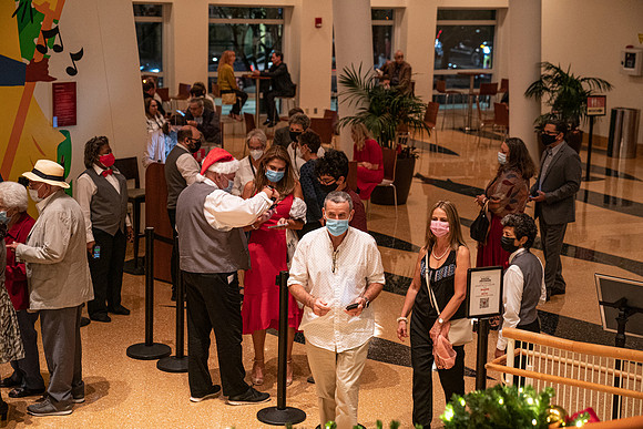 20211217_Mural Adrienne Arsht Christmas Dianne_Reeves Councert_DSC5875
