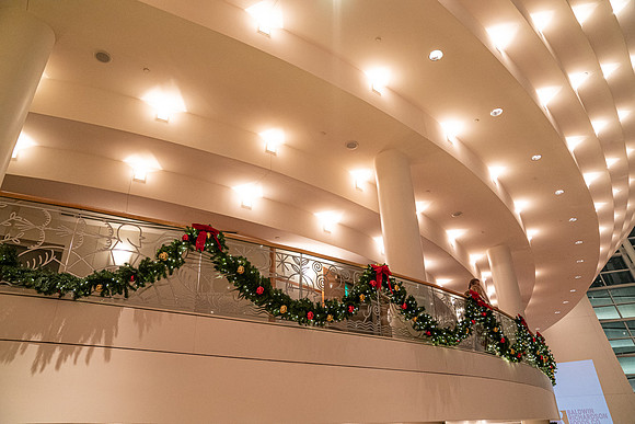 20211217_Mural Adrienne Arsht Christmas Dianne_Reeves Councert_DSC5989