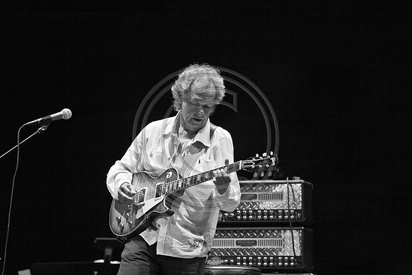 5021_DG_JAZZ_ROOTS_GUITAR VIRUOSOS_Concert_Adrienne_Arsh_Center_ZV4N9945