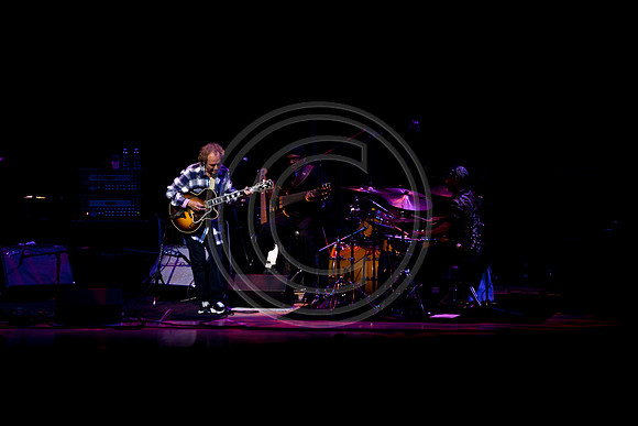 5021_DG_JAZZ_ROOTS_GUITAR VIRUOSOS_Concert_Adrienne_Arsh_Center_VA0M6829
