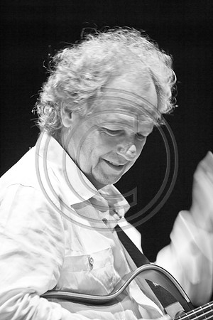 5021_DG_JAZZ_ROOTS_GUITAR VIRUOSOS_Concert_Adrienne_Arsh_Center_VA0M6459