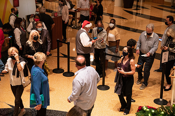 20211217_Mural Adrienne Arsht Christmas Dianne_Reeves Councert_DSC5916