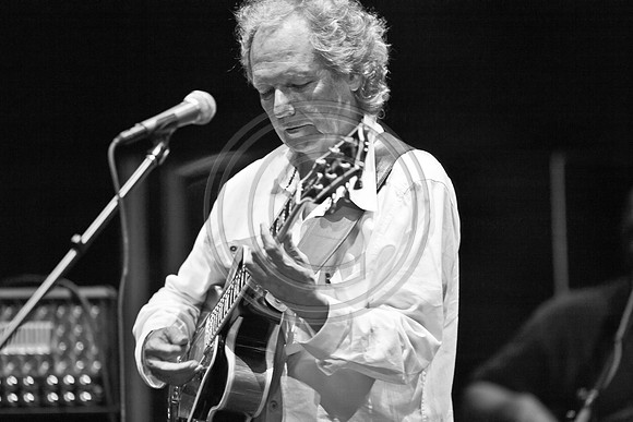 5021_DG_JAZZ_ROOTS_GUITAR VIRUOSOS_Concert_Adrienne_Arsh_Center_ZV4N0057