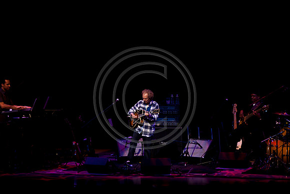 5021_DG_JAZZ_ROOTS_GUITAR VIRUOSOS_Concert_Adrienne_Arsh_Center_VA0M6856