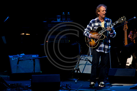 5021_DG_JAZZ_ROOTS_GUITAR VIRUOSOS_Concert_Adrienne_Arsh_Center_ZV4N0561