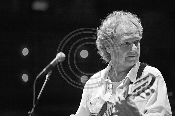 5021_DG_JAZZ_ROOTS_GUITAR VIRUOSOS_Concert_Adrienne_Arsh_Center_ZV4N9794