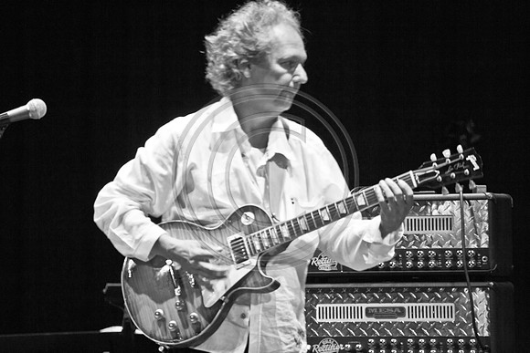 5021_DG_JAZZ_ROOTS_GUITAR VIRUOSOS_Concert_Adrienne_Arsh_Center_VA0M6598