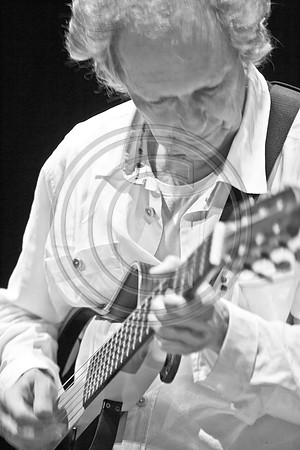 5021_DG_JAZZ_ROOTS_GUITAR VIRUOSOS_Concert_Adrienne_Arsh_Center_VA0M6482