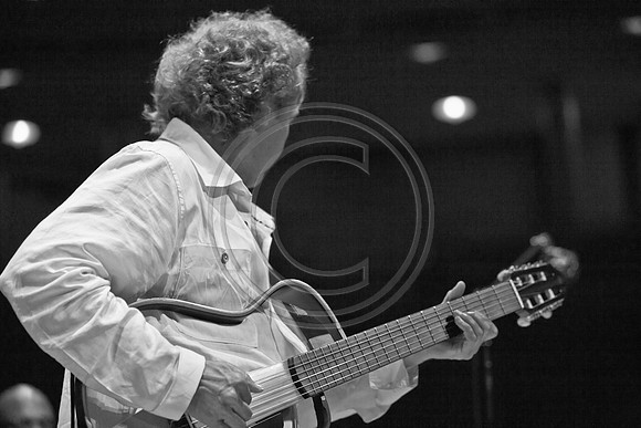5021_DG_JAZZ_ROOTS_GUITAR VIRUOSOS_Concert_Adrienne_Arsh_Center_ZV4N9506