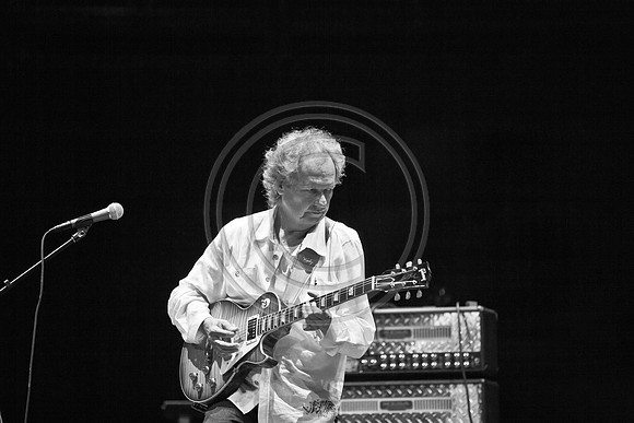 5021_DG_JAZZ_ROOTS_GUITAR VIRUOSOS_Concert_Adrienne_Arsh_CenterZV4N9950