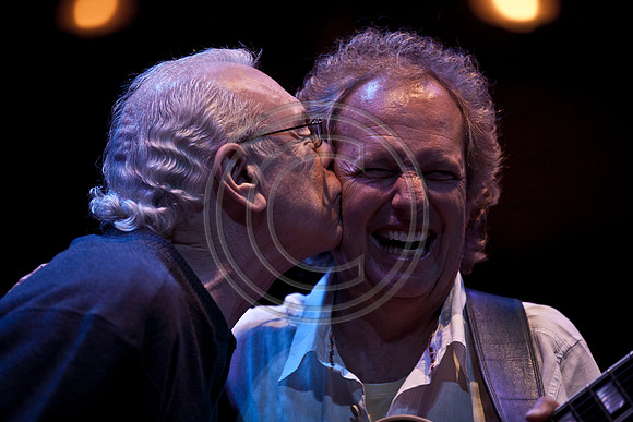 5021_DG_JAZZ_ROOTS_GUITAR VIRUOSOS_Concert_Adrienne_Arsh_Center_ZV4N9398