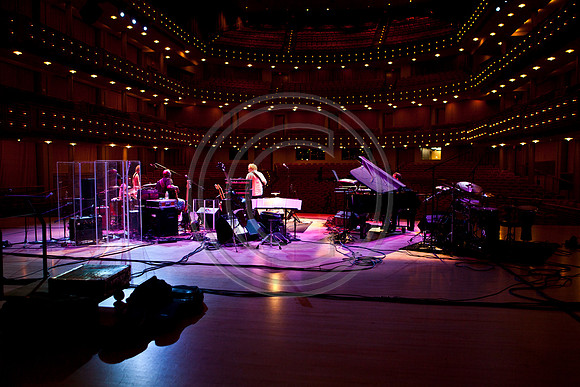 5021_DG_JAZZ_ROOTS_GUITAR VIRUOSOS_Concert_Adrienne_Arsh_Center__MG_7691