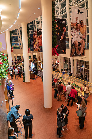 20211217_Mural Adrienne Arsht Christmas Dianne_Reeves Councert_DSC5994