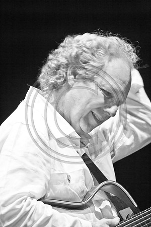 5021_DG_JAZZ_ROOTS_GUITAR VIRUOSOS_Concert_Adrienne_Arsh_CenterVA0M6458