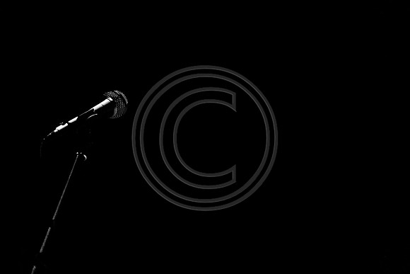 5021_DG_JAZZ_ROOTS_GUITAR VIRUOSOS_Concert_Adrienne_Arsh_Center_ZV4N9287