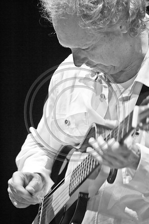 5021_DG_JAZZ_ROOTS_GUITAR VIRUOSOS_Concert_Adrienne_Arsh_Center_VA0M6480