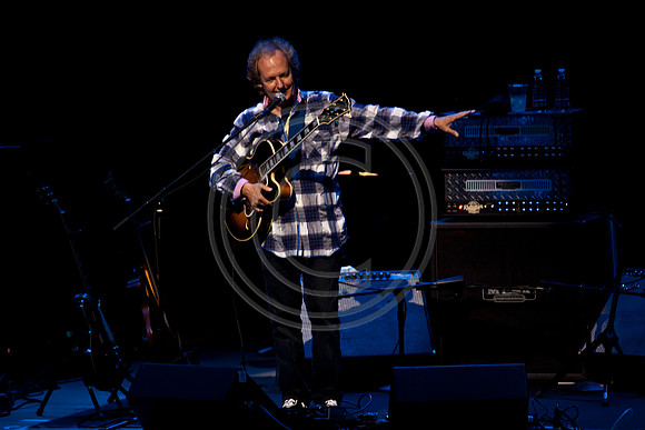 5021_DG_JAZZ_ROOTS_GUITAR VIRUOSOS_Concert_Adrienne_Arsh_Center_ZV4N0294