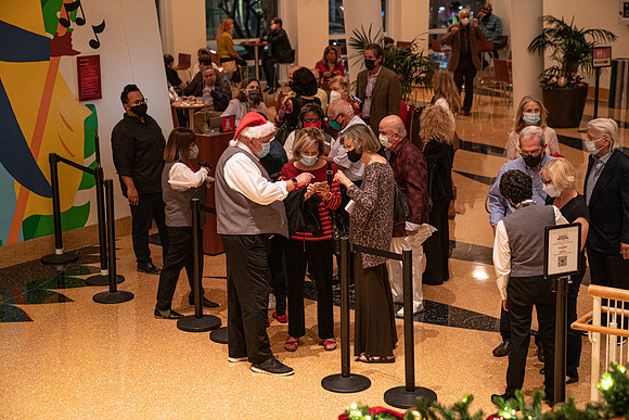 20211217_Mural Adrienne Arsht Christmas Dianne_Reeves Councert_DSC5893
