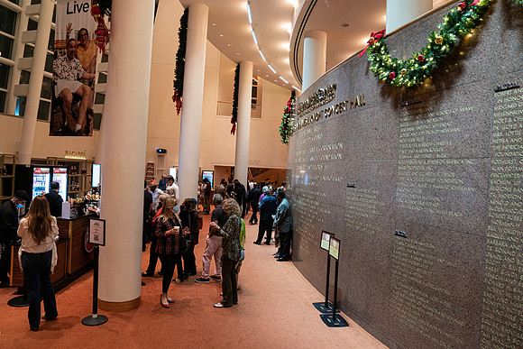 20211217_Mural Adrienne Arsht Christmas Dianne_Reeves Councert_DSC5945