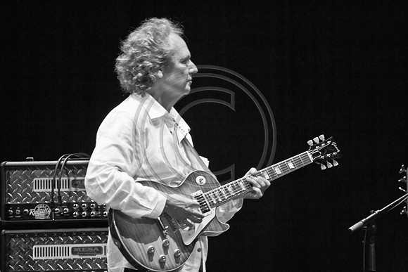5021_DG_JAZZ_ROOTS_GUITAR VIRUOSOS_Concert_Adrienne_Arsh_Center_VA0M6627