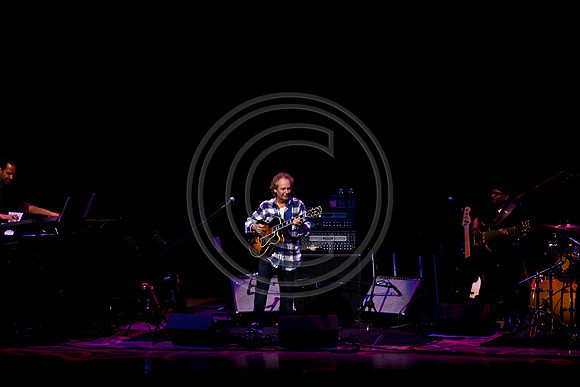 5021_DG_JAZZ_ROOTS_GUITAR VIRUOSOS_Concert_Adrienne_Arsh_Center_VA0M6849