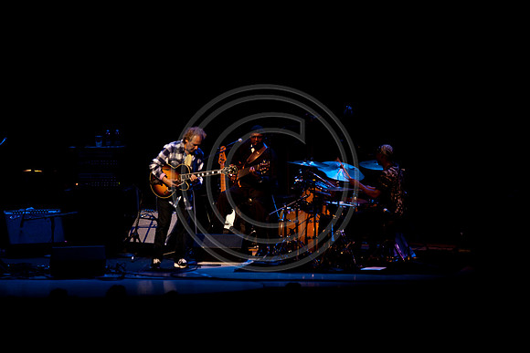 5021_DG_JAZZ_ROOTS_GUITAR VIRUOSOS_Concert_Adrienne_Arsh_Center_VA0M6942
