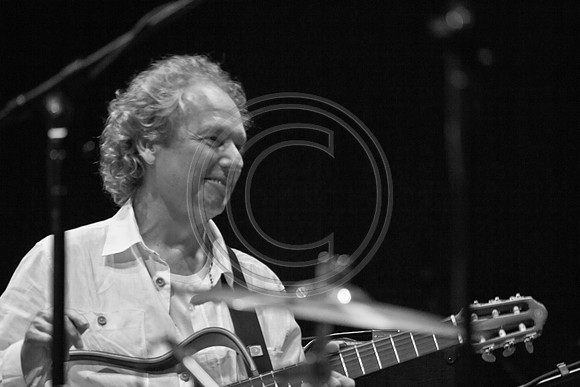 5021_DG_JAZZ_ROOTS_GUITAR VIRUOSOS_Concert_Adrienne_Arsh_CenterVA0M6399