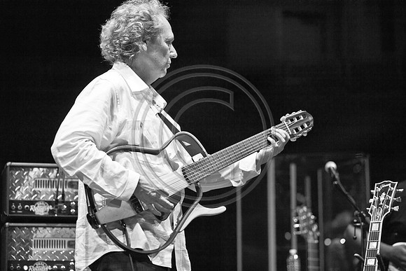 5021_DG_JAZZ_ROOTS_GUITAR VIRUOSOS_Concert_Adrienne_Arsh_CenterZV4N9612