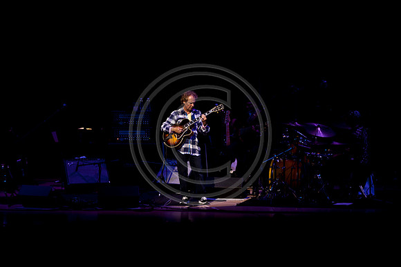 5021_DG_JAZZ_ROOTS_GUITAR VIRUOSOS_Concert_Adrienne_Arsh_CenterVA0M6877